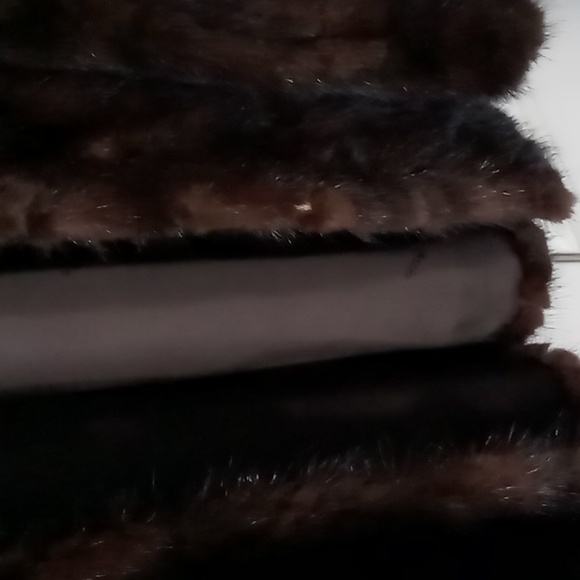 Mink/ Fox Short Jacket Size M/L - Picture 4 of 16